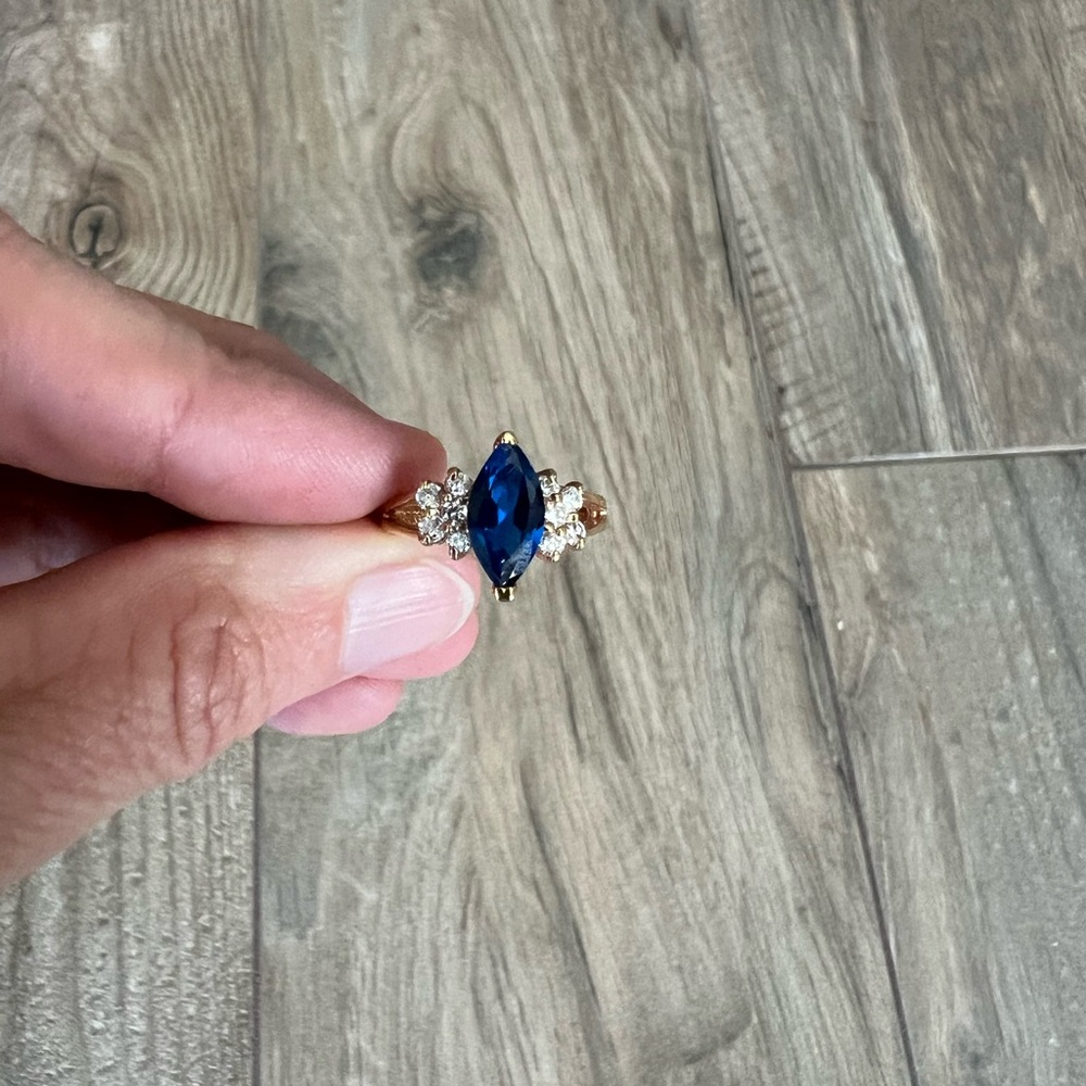 Blue Gemstone & Rhinestone Gold Ring - Picture 8 of 10